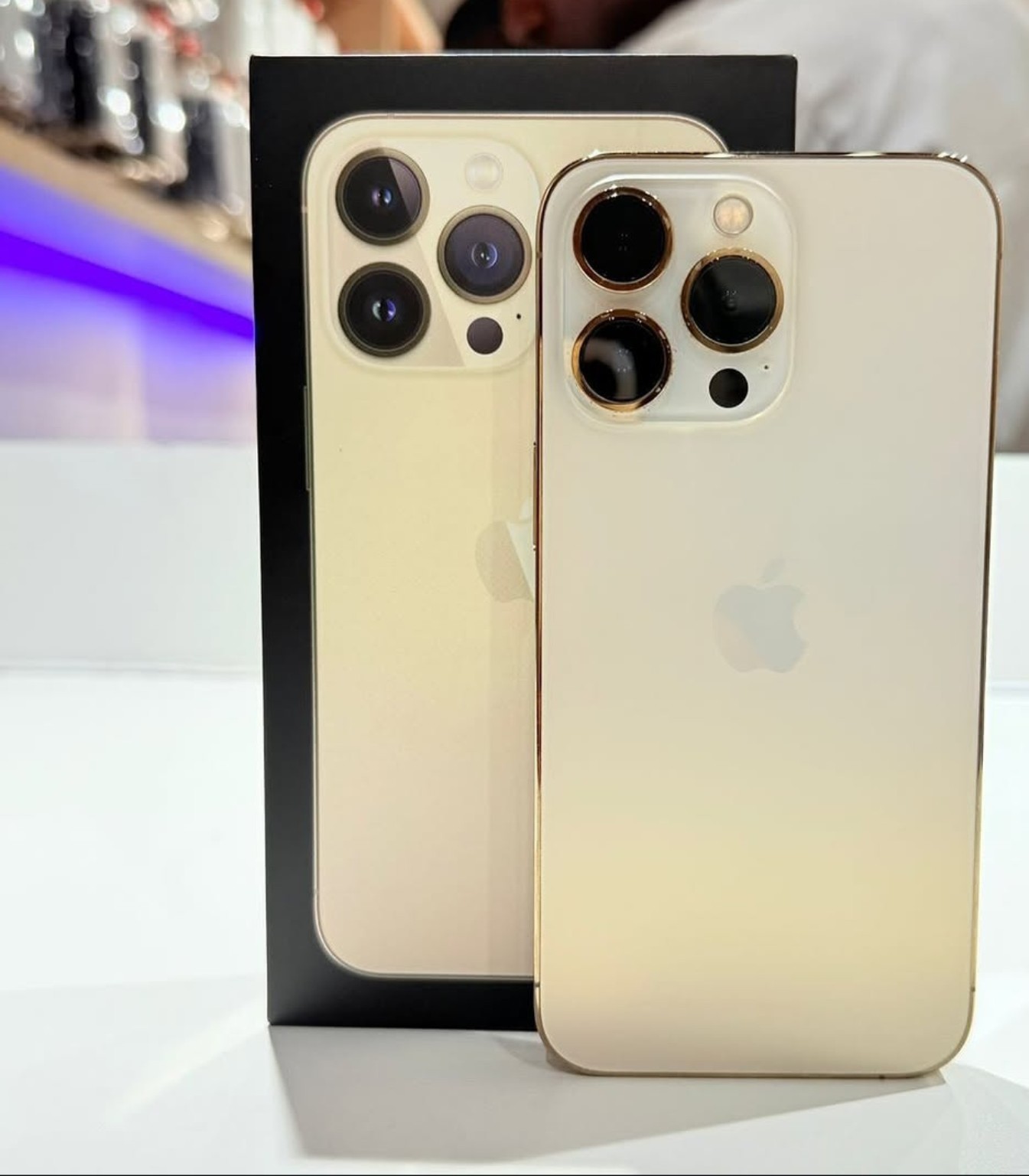 iPhone 12 Pro Max dorado